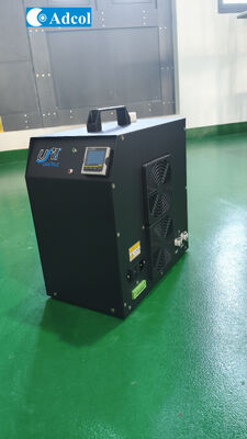 Compacte thermo-elektrische vloeibare koeler met hoge dichtheid warmtezuigers en naamventilatoren voor warmteverwijdering in laboratoriumomgevingen